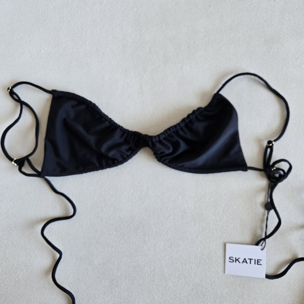 Black Skatie Biki Top